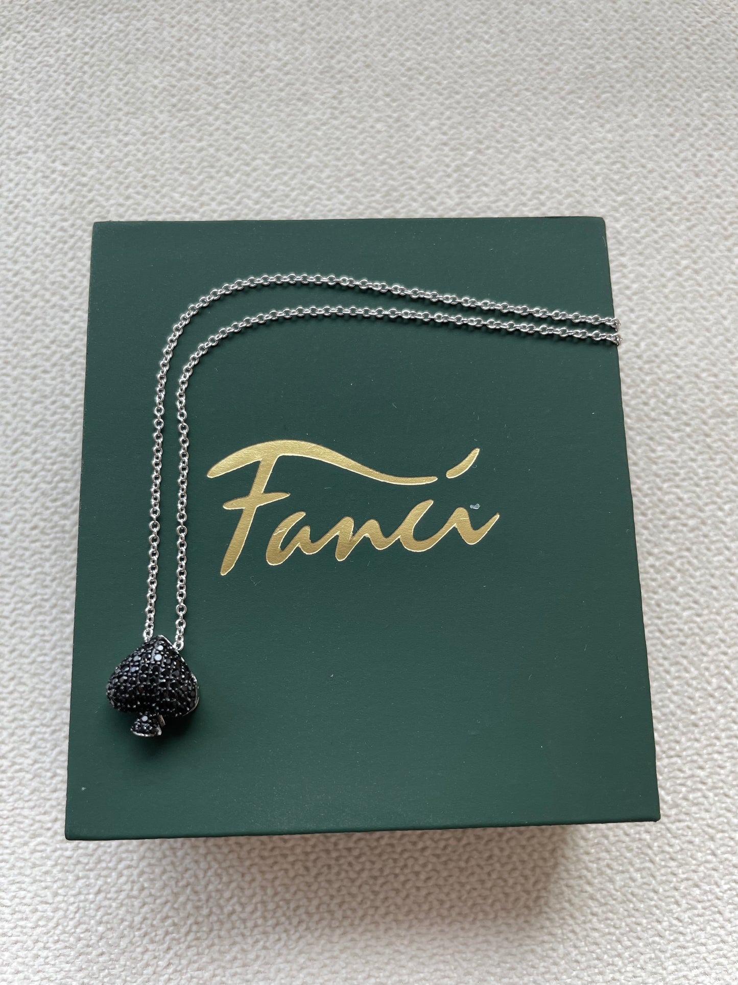 FANCI Sterling Silver Chic Spade Necklace In White Gold Plated
