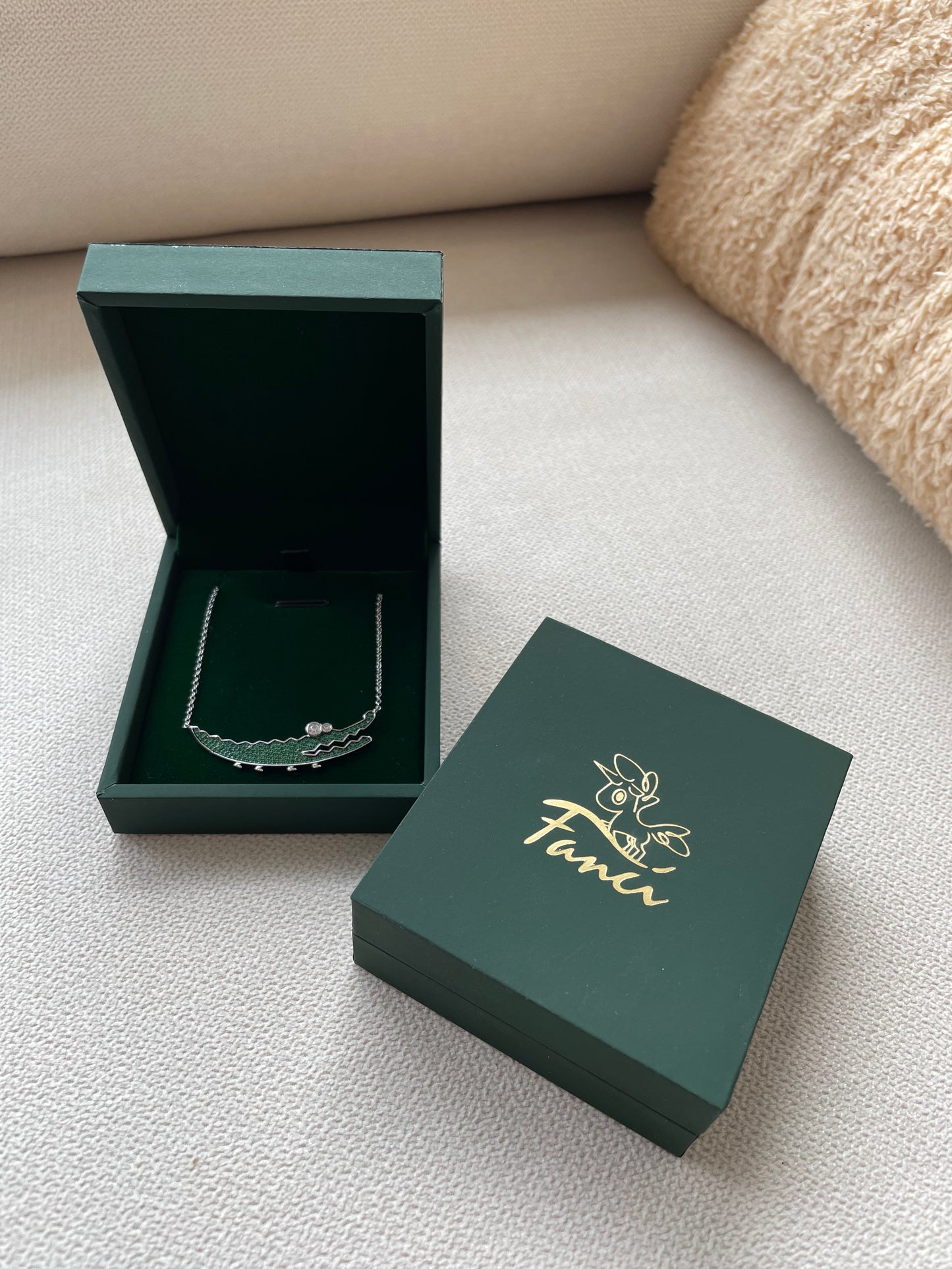 FANCI Sterling Silver Verdant Crocodile Necklace In White Gold Plated